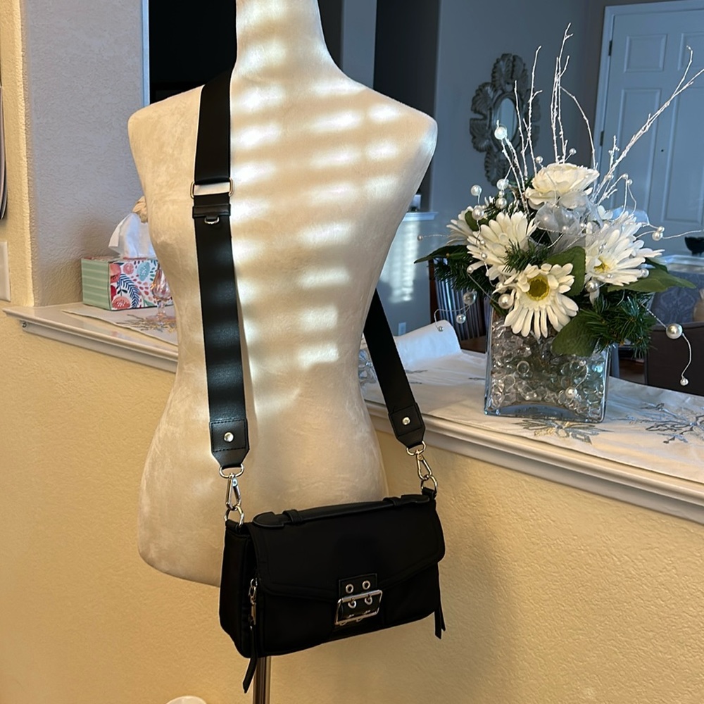 Madden NYC women’s Crossbody bag black like new